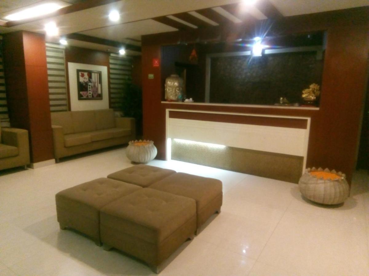 Hotel Monsoon Palace Guwahati Exterior foto