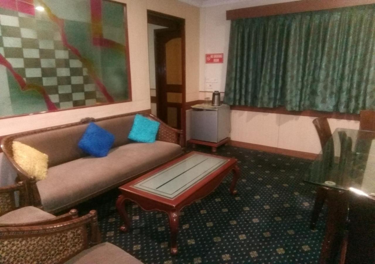 Hotel Monsoon Palace Guwahati Exterior foto